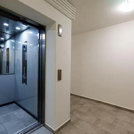Luxury Apt. Near River & Parking Apartament