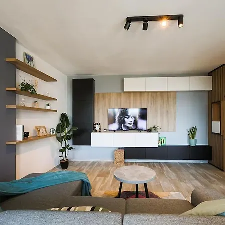 Luxury Apt. Near River & Parking Apartament *