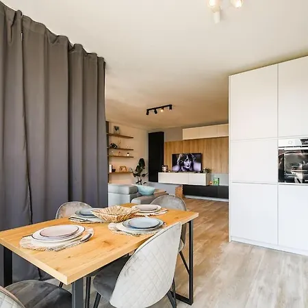 公寓 Luxury Apt. Near River & Parking