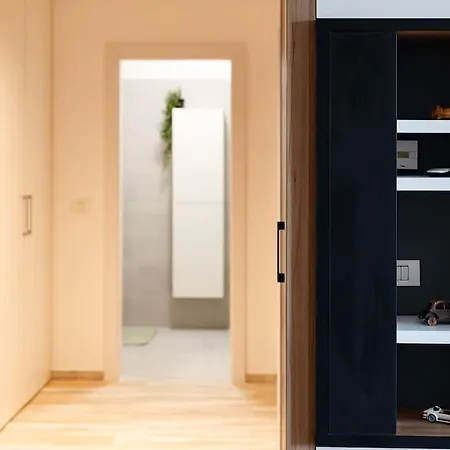Luxury Apt. Near River & Parking Apartament