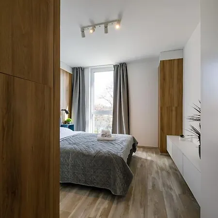 Luxury Apt. Near River & Parking