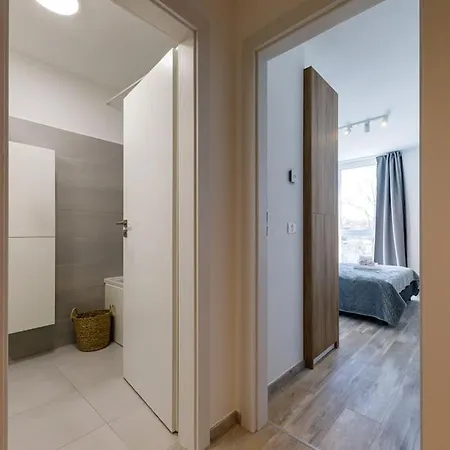 Luxury Apt. Near River & Parking 公寓