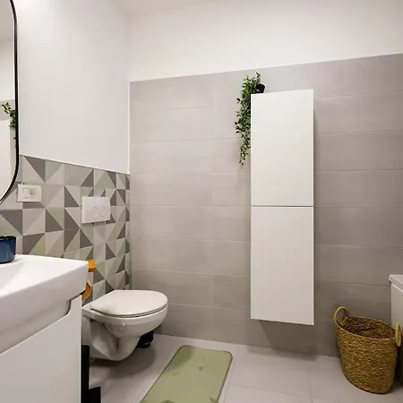 Luxury Apt. Near River & Parking Apartament
