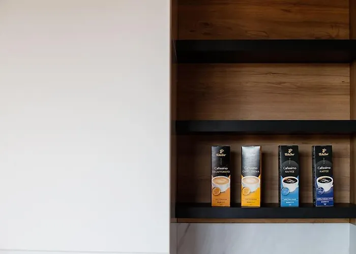 Luxury Apt. Near River & Parking