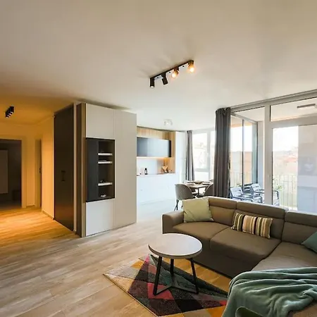 Luxury Apt. Near River & Parking Apartament *