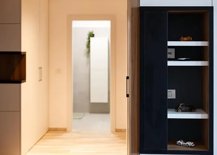 Luxury Apt. Near River & Parking Apartment